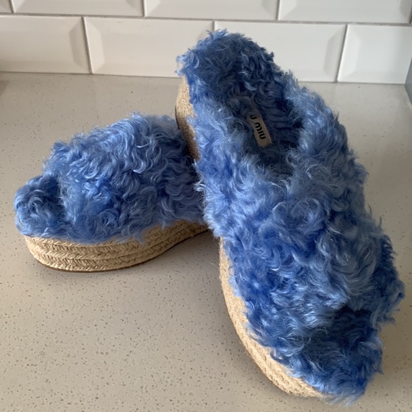 🦋 MIU MIU Wedge Shearling Fur Platform Espadrille Sandals Italian NWOT🦋 - Picture 4 of 10